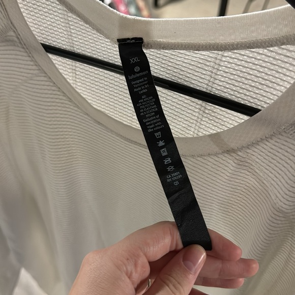 Men’s Ling Sleeve Lululemon Top - Picture 2 of 2